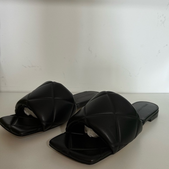 Bottega Veneta black rubber lido sandals size 37 BRAND NEW WITH BOX AND DUSTBAGS - Picture 2 of 5